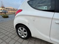 Gebraucht Hyundai i20 72 PS (52 kW) 2010 Weiß Kleinwagen
