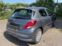 Gebraucht Peugeot 207 90 PS (66 kW) 2010 Lack grau thorium/metallic Limousine