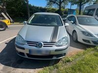 Second-hand VW Golf IV 101 CP (74 kW) 2004 Argintiu Hatchback