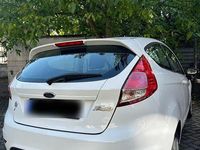 Gebraucht Ford Fiesta Trend 82 PS (60 kW) 2014 Weiß Kleinwagen