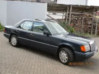 Second-hand Mercedes E200 118 CP (86 kW) 1990 Albastru Berlinǎ