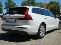 Gebraucht Volvo V60 Momentum 150 PS (110 kW) 2019 Weiß Kombi