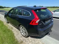 Gebraucht Volvo V60 190 PS (139 kW) 2016 Blau Kombi