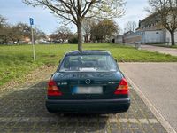 Gebraucht Mercedes 220 95 PS (69 kW) 1995 Grün Limousine