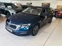 Gebraucht Skoda Octavia Clever 150 PS (110 kW) 2021 Lavablau metallic Kombi