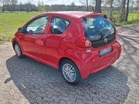 Gebraucht Toyota Aygo 68 PS (50 kW) 2006 Rot Kleinwagen