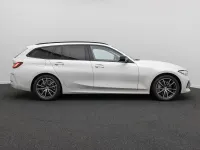 Gebraucht BMW 330 Sport Line 245 PS (180 kW) 2023 Mineralweiãa96 Kombi
