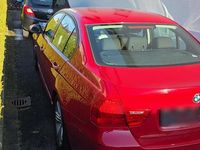 Gebraucht BMW 320 184 PS (135 kW) 2011 Rot Limousine