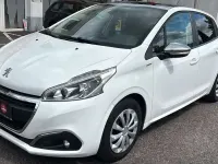 Gebraucht Peugeot 208 Style 82 PS (60 kW) 2018 Weiß Kleinwagen
