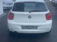 Gebraucht BMW 114 102 PS (75 kW) 2013 Weiß Kleinwagen