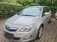 Gebraucht Opel Astra 95 PS (69 kW) 2011 Silber Kombi