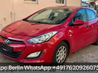 Gebraucht Hyundai i30 Trend 99 PS (72 kW) 2013 Rot Limousine