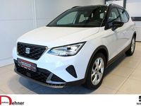 Gebraucht Seat Arona FR 110 PS (80 kW) 2023 Nevada weiß / midnight schwarz (metallic) SUV