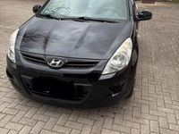 Gebraucht Hyundai i20 78 PS (57 kW) 2012 Schwarz Kleinwagen