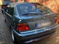 Używany BMW 318 140 KM (102 kW) 1997 Zielony Sedan/Limuzyna