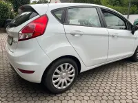 Gebraucht Ford Fiesta Trend 82 PS (60 kW) 2013 Weiß Limousine