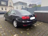 Second-hand VW Jetta 105 CP (77 kW) 2011 Negru Berlinǎ