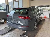 Gebraucht VW Golf VIII Life 131 PS (96 kW) 2023 Delfingrau (metallic) Kombi