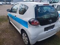 Gebraucht Toyota Aygo Basis 68 PS (50 kW) 2013 Weiß Kleinwagen