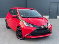 Gebraucht Toyota Aygo X-play 69 PS (50 kW) 2015 Rot Kleinwagen