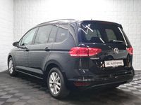 Second-hand VW Touran Comfortline 116 CP (85 kW) 2019 Negru Monovolum