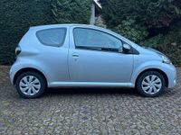 Gebraucht Toyota Aygo 68 PS (50 kW) 2012 Silber Kleinwagen