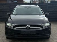 Gebraucht VW Passat 150 PS (110 kW) 2022 Schwarz Kombi