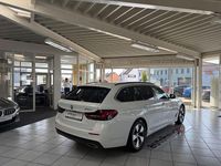 Gebraucht BMW 520 Sport Line 190 PS (139 kW) 2023 Weiß Kombi