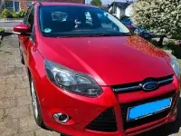 Gebraucht Ford Focus Ambiente 105 PS (77 kW) 2011 Rot Limousine