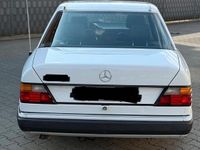 Gebraucht Mercedes 300 190 PS (139 kW) 1990 Weiß Limousine