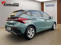 Gebraucht Hyundai i20 Select 79 PS (58 kW) 2025 Mangrove green / mic Kleinwagen