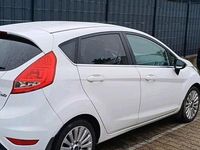 Gebraucht Ford Fiesta 82 PS (60 kW) 2010 Weiß Kleinwagen
