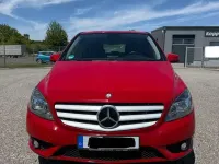 Gebraucht Mercedes B180 109 PS (80 kW) 2013 Rot Kleinwagen