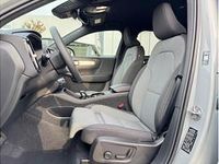 Neu Volvo XC40 Plus 163 PS (119 kW) 2025 Grau (vapour grey) SUV