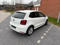 Gebraucht VW Polo LOUNGE 75 PS (55 kW) 2015 Weiß Limousine