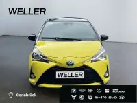 Gebraucht Toyota Yaris Basis 100 PS (73 kW) 2017 Energy yellow / mysticschwarz mica