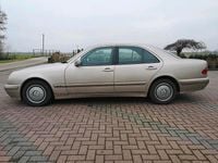 Gebraucht Mercedes E220 143 PS (105 kW) 2000 Beige Limousine