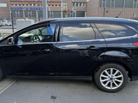 Gebraucht Ford Focus Titanium 125 PS (91 kW) 2016 Schwarz Kombi