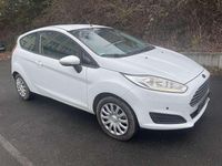 Gebraucht Ford Fiesta 60 PS (44 kW) 2015 Frostweiß Kleinwagen