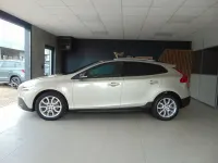 Gebraucht Volvo V40 Momentum 150 PS (110 kW) 2016 Beige (metallic) SUV