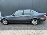 Gebraucht BMW 318 116 PS (85 kW) 1997 Grau Limousine