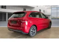 Gebraucht Mercedes 180 116 PS (85 kW) 2022 Rot (metallic) Limousine