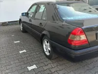 Gebraucht Mercedes C180 122 PS (89 kW) 1996 Schwarz Limousine