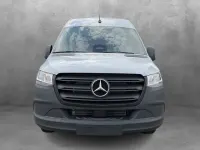 Gebraucht Mercedes Sprinter 170 PS (125 kW) 2026 Arktikweiß Van
