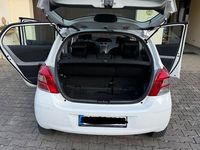 Gebraucht Toyota Yaris 69 PS (50 kW) 2010 Weiß Kleinwagen