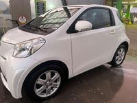 Gebraucht Toyota iQ Basis 90 PS (66 kW) 2009 White crystal shine Kleinwagen