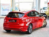 Gebraucht Ford Focus ST-Line 125 PS (91 kW) 2017 Rot Limousine