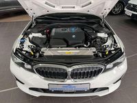 Gebraucht BMW 330 Advantage 184 PS (135 kW) 2022 Weiß Kombi