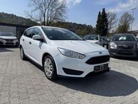 Używany Ford Focus Ambiente 101 KM (74 kW) 2015 Biały Kombi