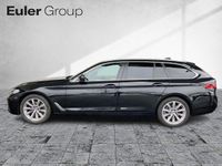 Gebraucht BMW 520 190 PS (139 kW) 2022 Saphirschwarz metallic Kombi